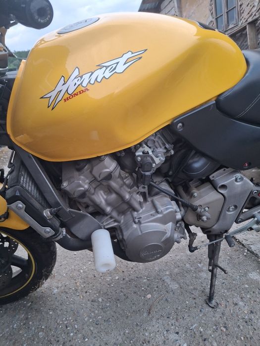 Vindem Honda hornet