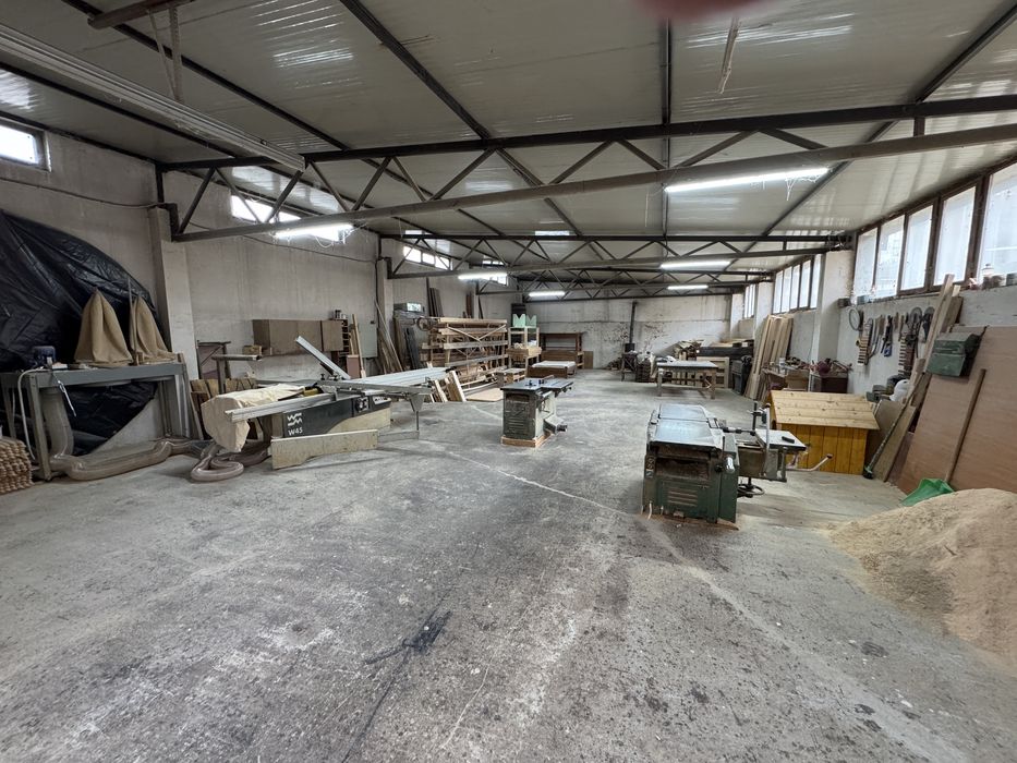Inchiriez hala de productie/ atelier de tamplarie/cladire de inchiriat