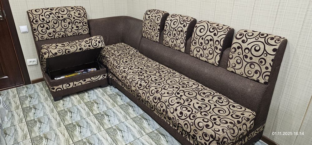 Кухонный уголок диван 2,5х1,4м