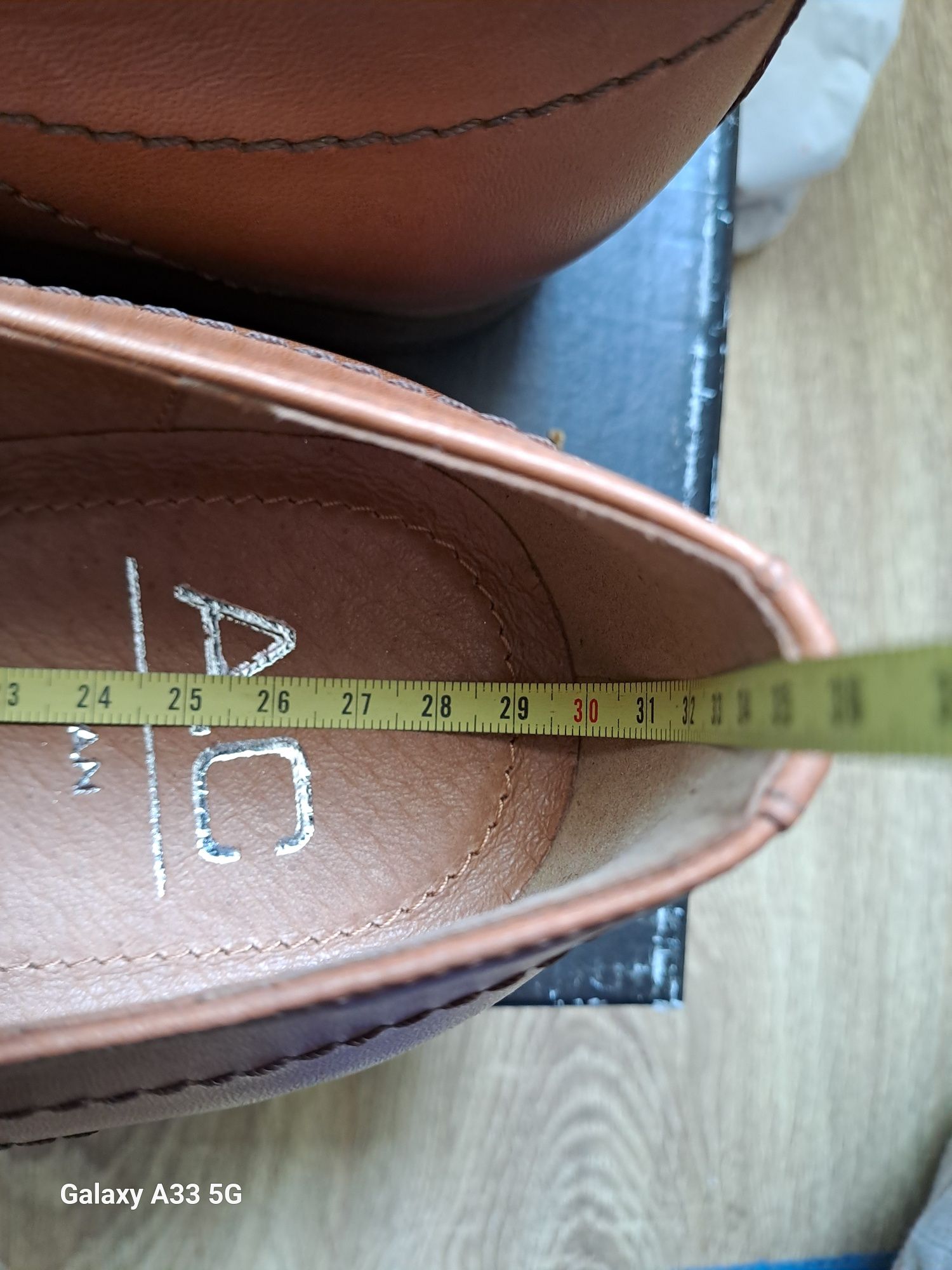 Vand pantofi noi din piele naturală pentru bărbați brand Anna Cori.
Ma