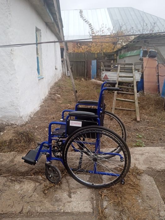 Коляски инвалидные в количестве 2 штук одна уличная вторая домашняя ул