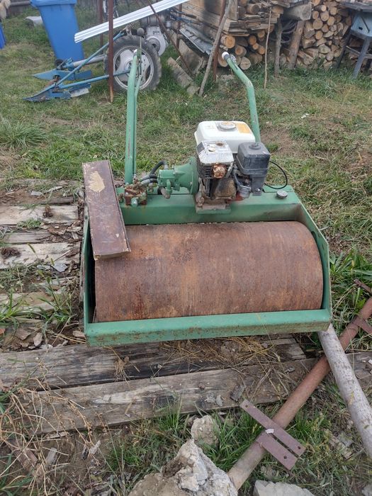 Tăvălug agricol , gazon