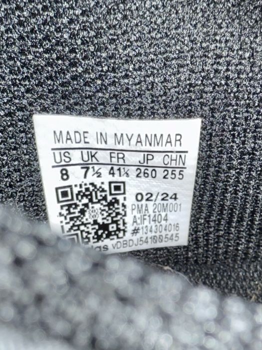 Спортни / футболни обувки ADIDAS + 2 корѝ подарък