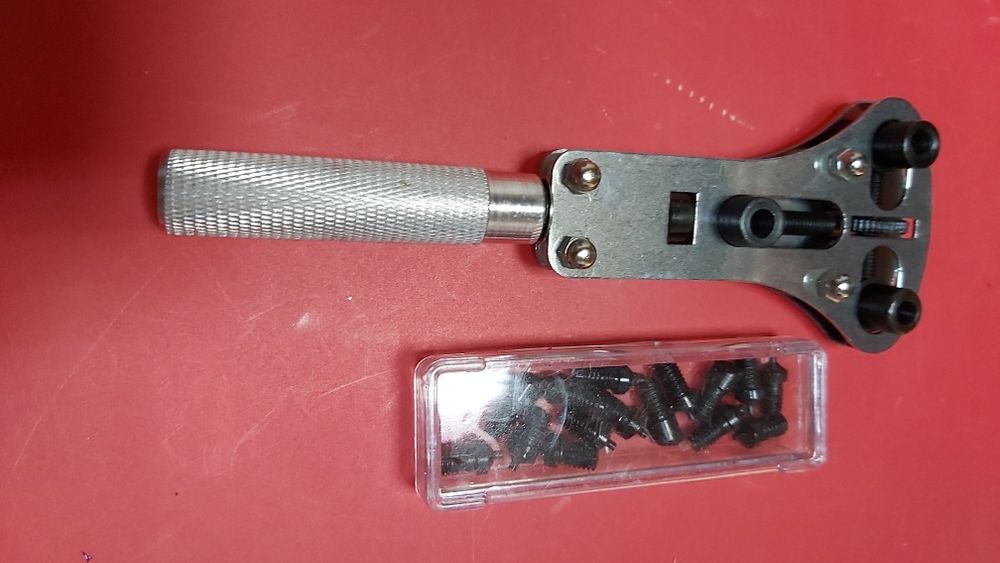 Cheie de desfacut ceas cu filet