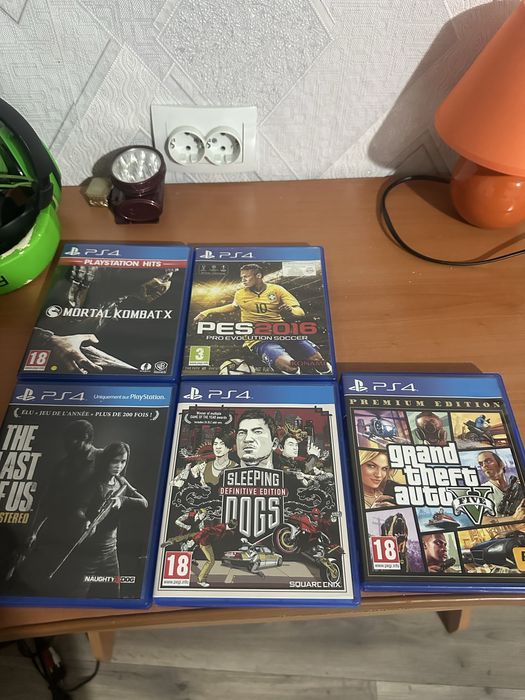 Продавам плийстейшън 4 !!!