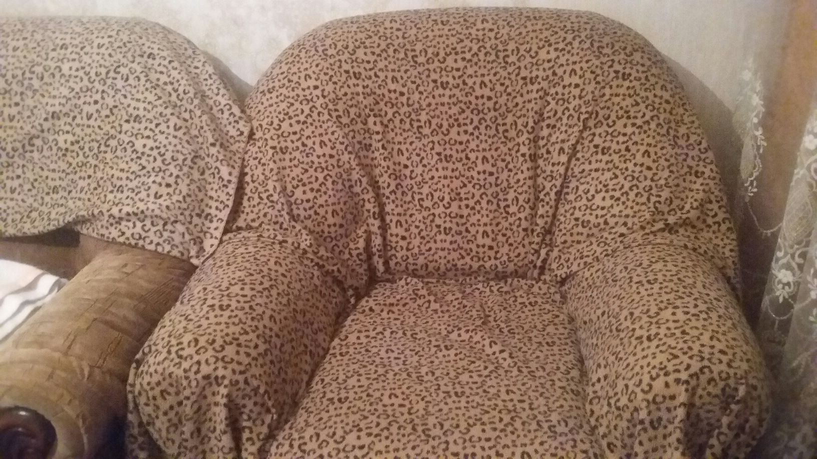 Продам диван с креслами
