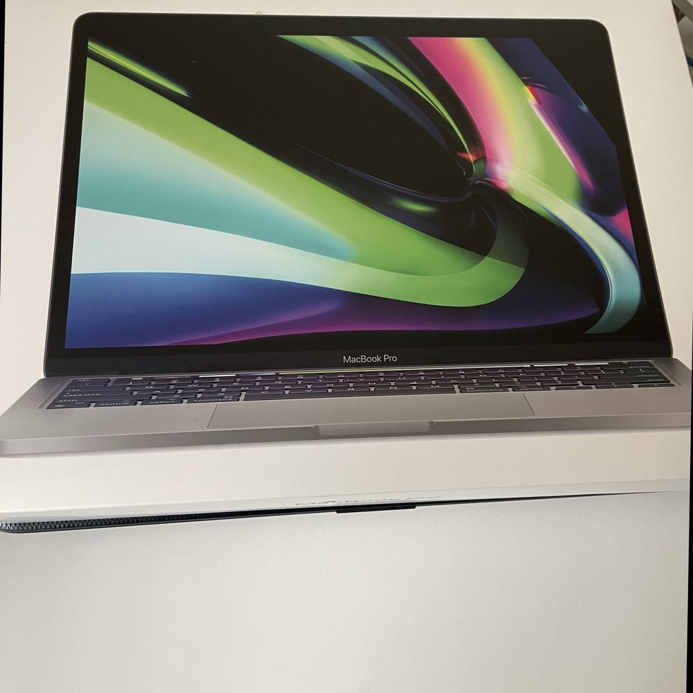 Продавам Apple MacBook pro M1 13inch