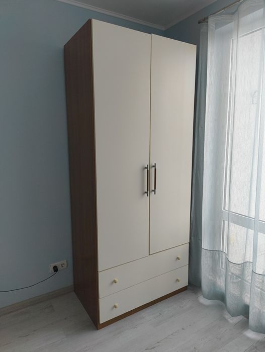 Гардероб, нощно шкафче, легло