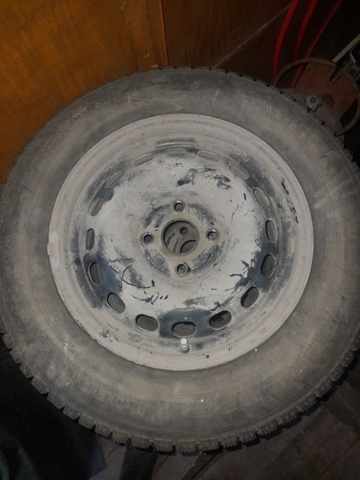 Продам резину зимнюю, в отличном состоянии, R-15.
