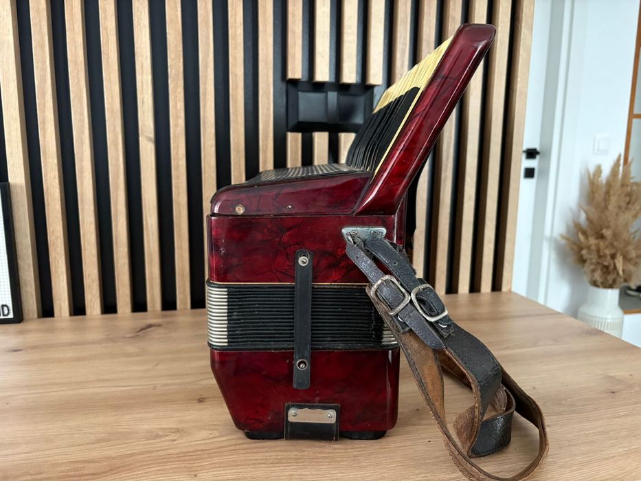 Acordeon Hohner Verdi 2 cu 80 de basi in sita