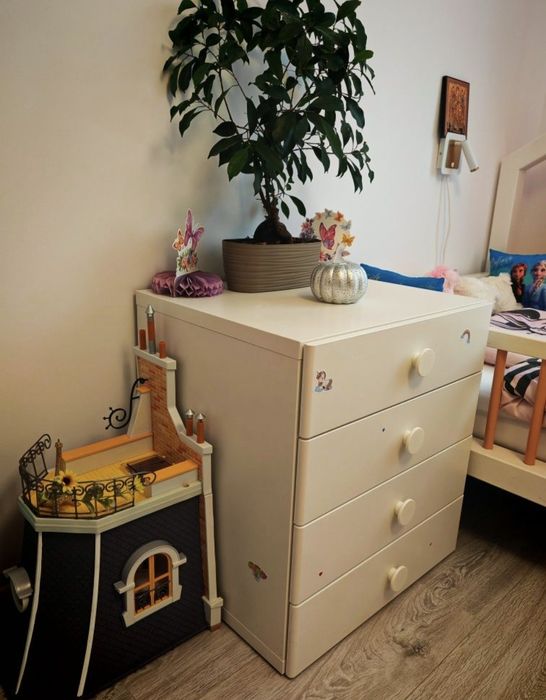 Vând comoda cu 4 sertare IKEA