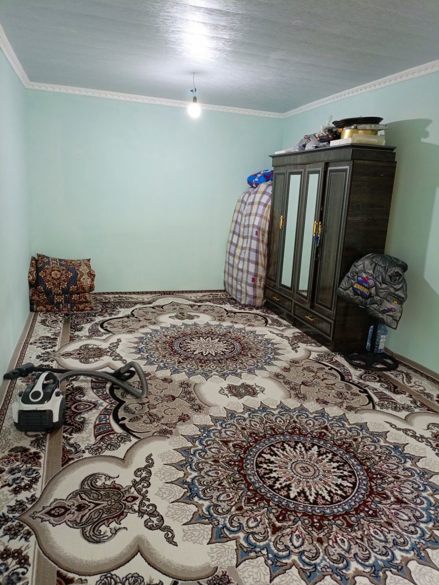 Срочно продаётся четырёхкомнатный.дом.