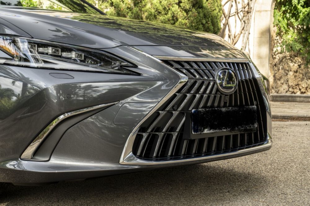 Lexus es300 hybrid ULTRA LUXURY