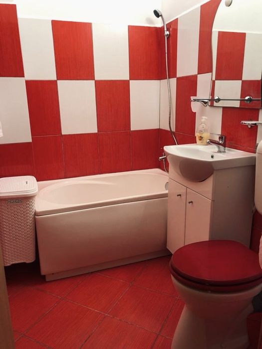 Inchiriez apartament