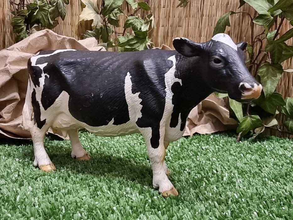 Figurina Schleich, vaca Holstein neagra