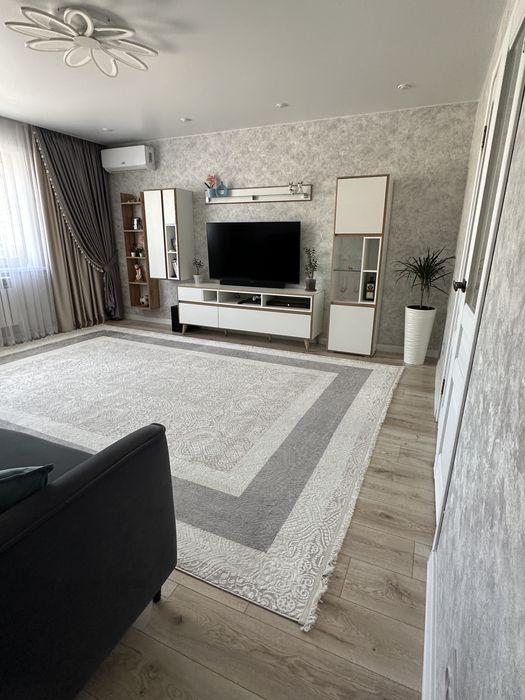 Красивый ковер в идеальном состоянии