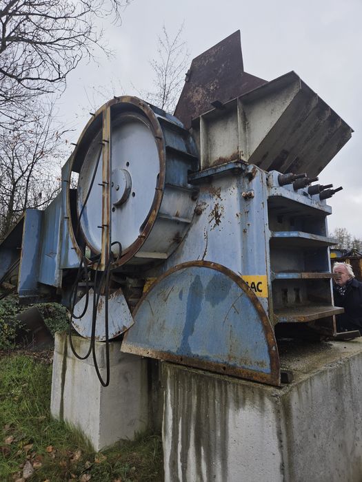 Concasor cu falci 1100×600