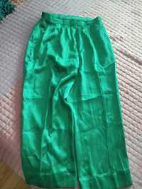 Панталон със широки крачоли от сатен   в актуален за сезона зелен цвят