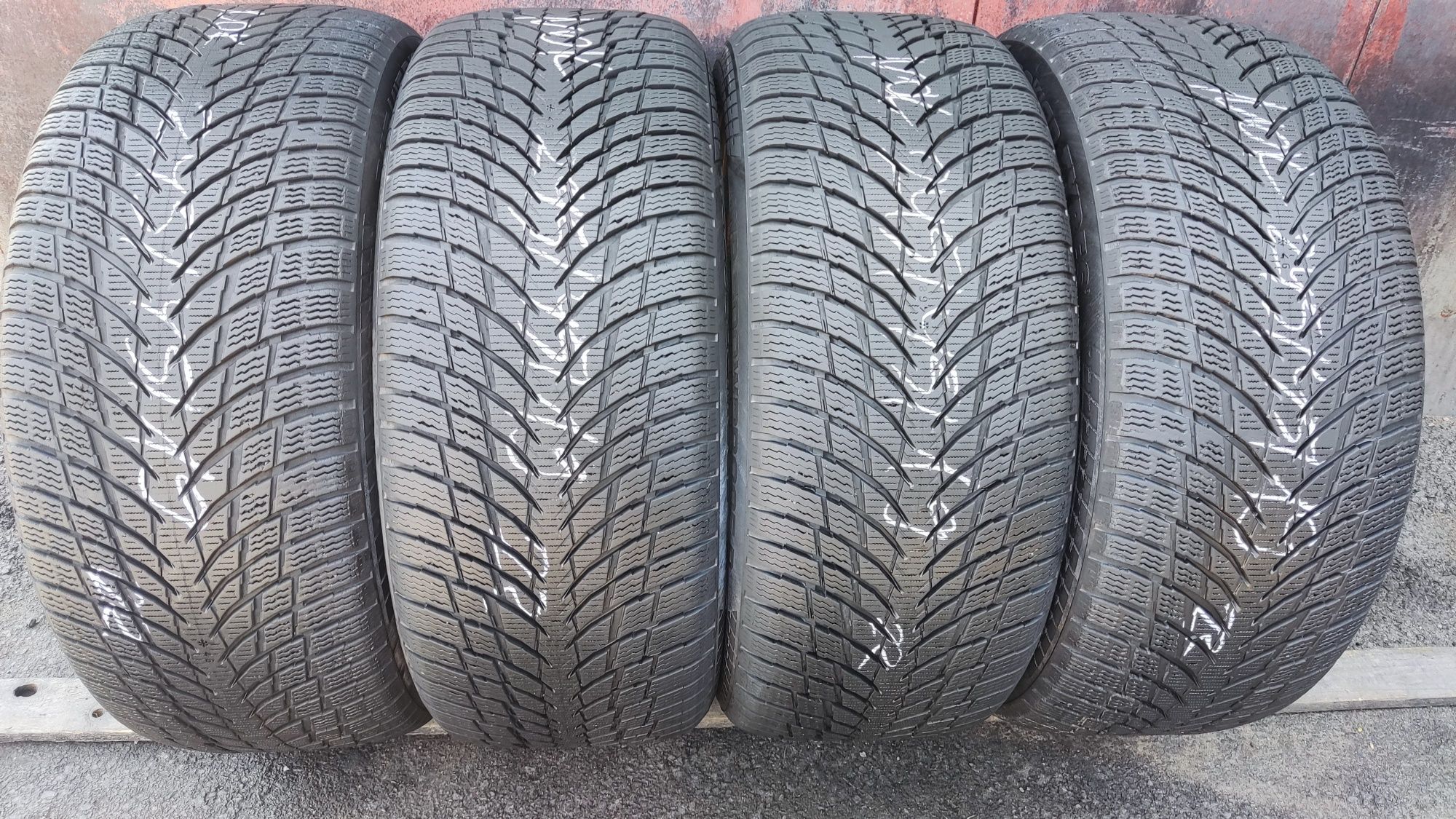 4бр. зимни гуми 245/45/19 Nokian WR Snowproof P
dot22
7/7.2mm
Добро съ
