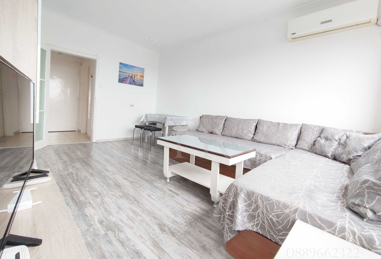 Дава се под наем Двустаен апартамент в Бургас, Лазур - 70 кв.м за 382.5 € - Снимка #1