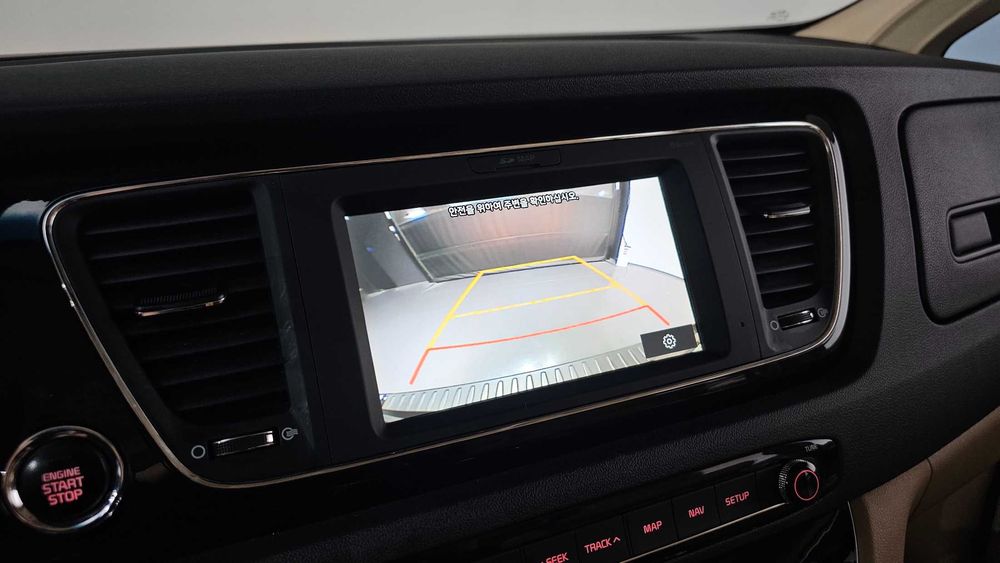 Kia Carnival 9-Seater Hi-Limousine Prestige Hiroof   16