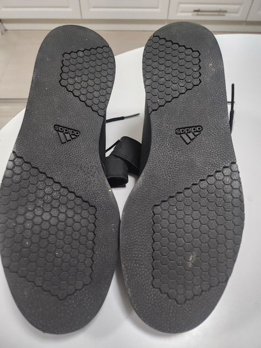 Adisasi Brand new Nr 45 EU!!!