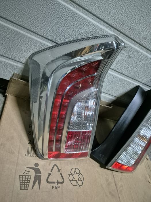 Triple/Stopuri Toyota Prius 3 Facelift 2012-2015. Volan stinga.