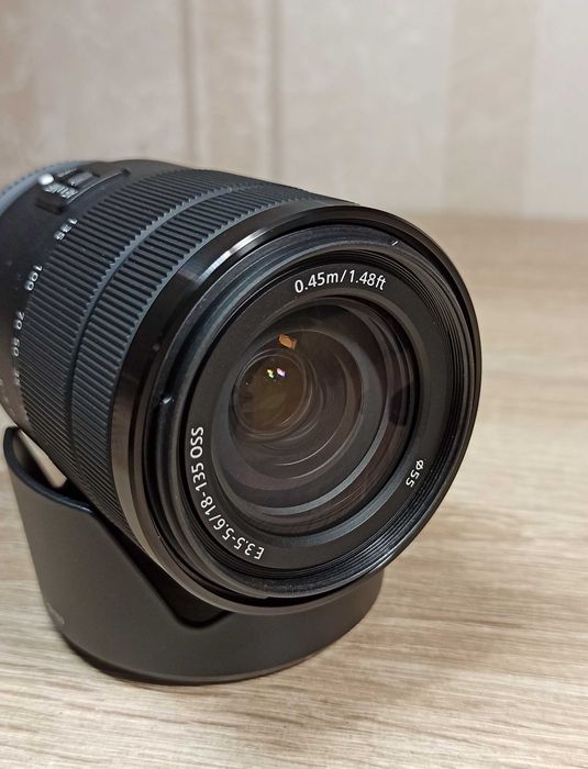 Обектив Sony E 18-135mm f/3.5-5.6 OSS