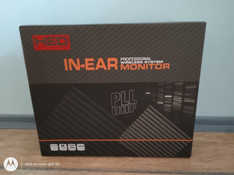 Пълен сет безжична In-Ear мониторна система HED,,с твърд кейс Wiem-252