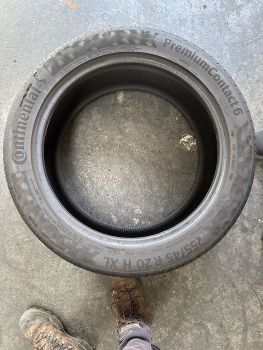 255/45/19 Continental