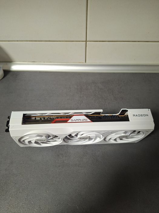 RX 7700XT 12GB Pure White