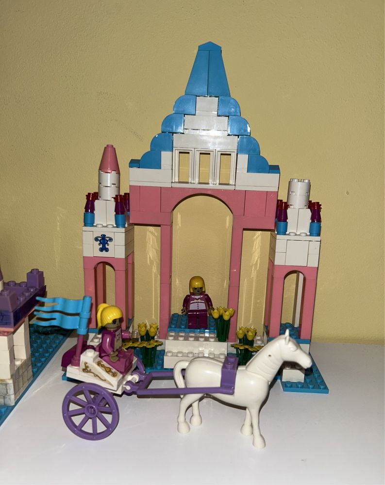 Конструктор тип лего замък/замъци с принцеси и каляска
