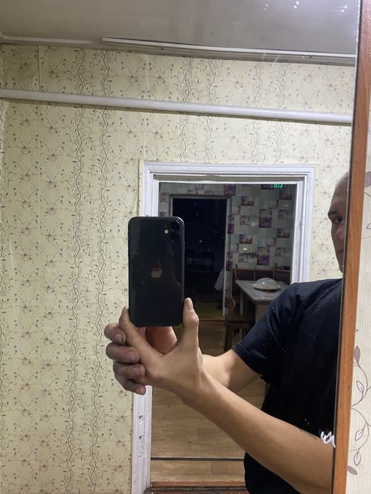 Аифон 11 променяюсь на телефо ак 100 пишите предлогаите обмен