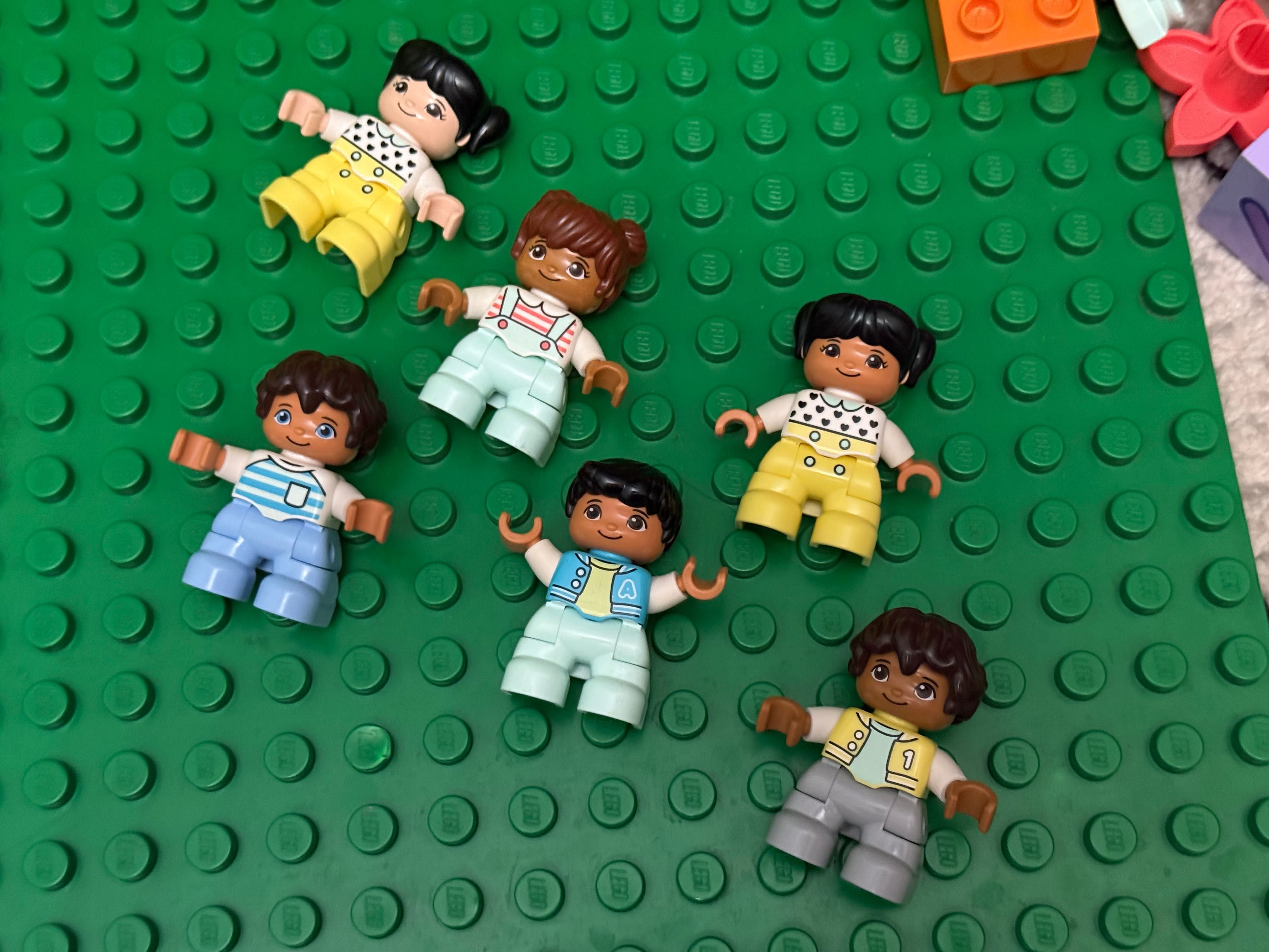 Конструктор Lego Duplo 103 детали и 6 человечков (Лего Дупло)