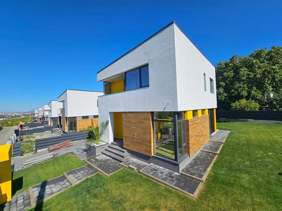 Casa de LUX P+1 in Bucium Family Market