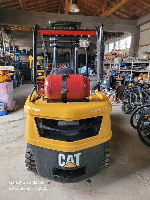 Motostivuitor pe gaz marca cat Caterpillar ridica 3.5 tone