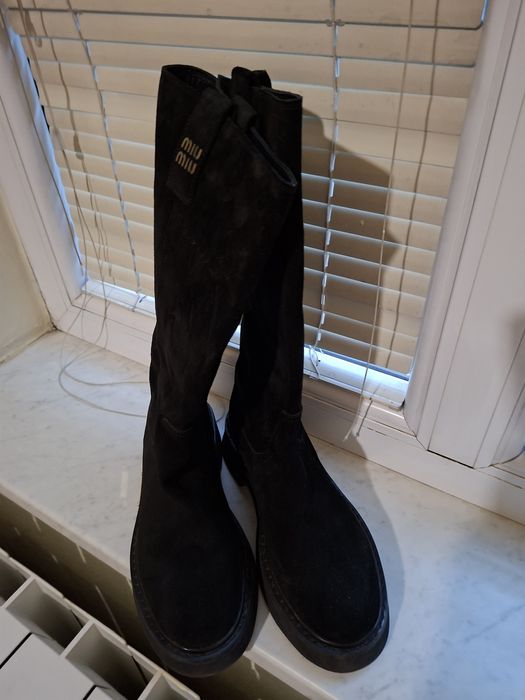 Боти от естествен велур на Miu miu