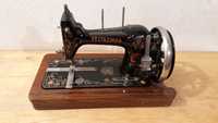 немска старинна работеща ръчна шевна машина марка vestazinha
