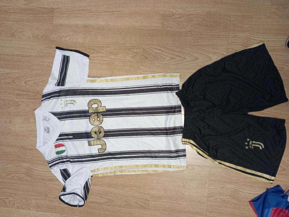 Детски футболни екипи