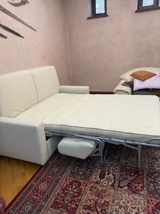 Продаю белый диван идеальное состояние