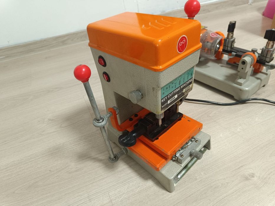 Masina copiat chei - ideal de copiat cheile cu amprenta, auto, moto