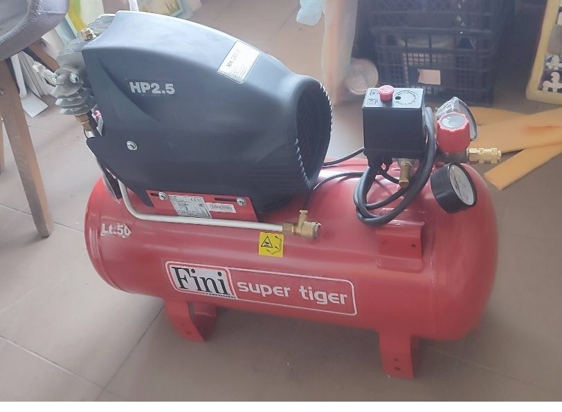 Compresor aproape Nou 1000 lei UG