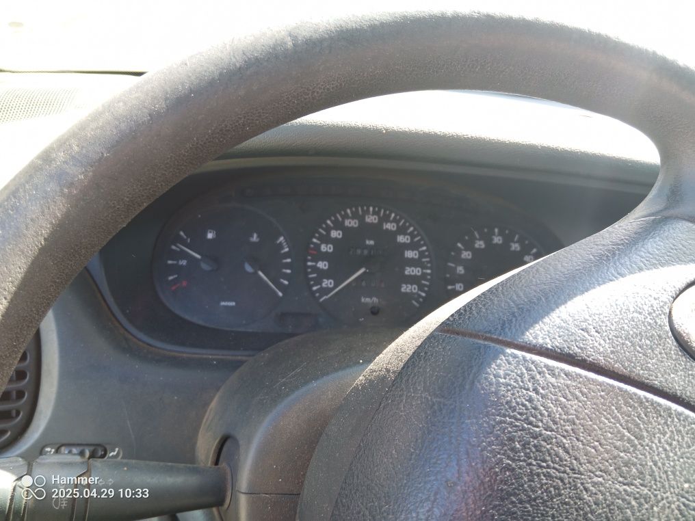 Продавам renault megane 1.9 чист дизел на части
