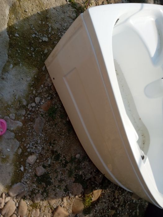 Cada pe colt în stare foarte buna