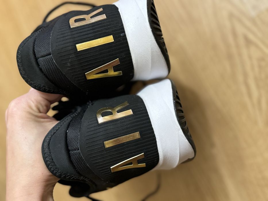 Nike маратонки черни със златно