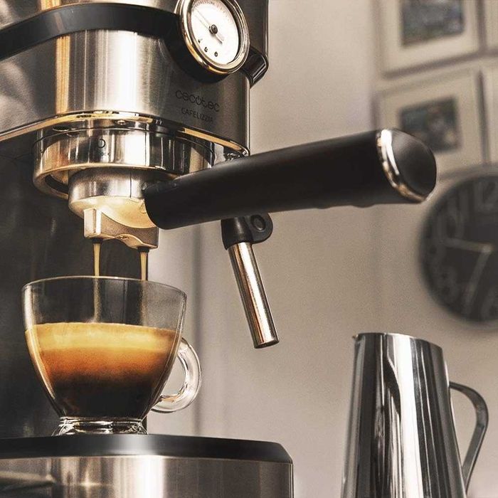 Кафемашина Cecotec Cafelizzia 790Pro, 1350W, 20Bar,разпенител за мляко