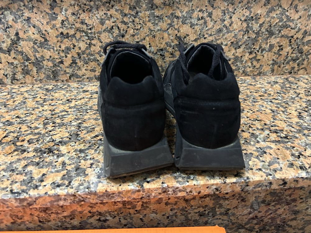 Дамски спортни обувки
