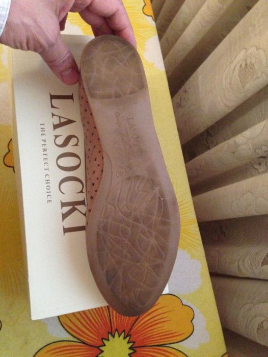 Продажба на нови летни дамски обувки