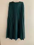 Fusta Zara din satin, midi cu pliuri, verde smarald, XS