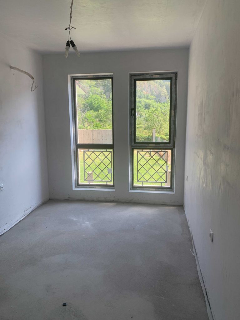 Продава се Четиристаен апартамент в Карлово - 119 кв.м за 1503 €/кв.м - Снимка #15